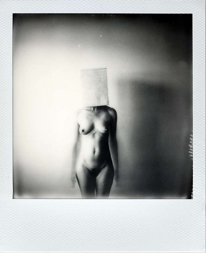analog_fine_art's tweet photo. Trembling by Cyril Auvity
#analogphotography #photographyislife #filmwave #nude #filmisgood #analogfineartphoto #blackandwhitephoto #female #square #photographylover #blackandwhite #poetry #nudity #fineart #blackandwhitephotography #bwsquare #greyscale #people #visual… https://t.co/rNvvqI1ZyV