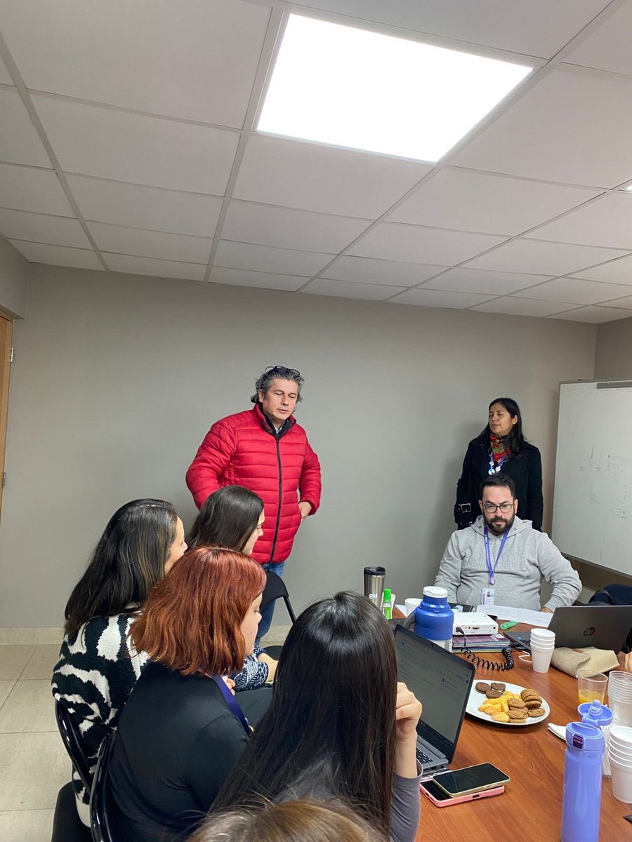 MuniNunoa's tweet photo. 👧🧒 Avanza implementación de #ProgramaLazos en Ñuñoa
☝️ Durante estos últimos días, el programa #Lazos ha continuado desarrollando acciones en la comuna.
✨El equipo de Parentalidad Positiva continúa con sus ciclos de Seminarios sobre crianza positiva, esta vez en el colegio Augusto D’Halmar.
✨ Por su parte, los Equipos de Detección Temprana y Terapia Multisistémica participaron en la mesa de salud mental de la comuna, que tiene por objetivo elaborar un plan preventivo sobre la temática, en el que las variables sobre prevención comunitaria son muy importantes.
✳️ Lazos es un programa gratuito y confidencial, dependiente de la @SubPrevDelito y que se está implementando en Ñuñoa, apoyando a las familias para que niñas, niños y adolescentes crezcan en un ambiente seguro y alejado de conductas de riesgo, estableciendo límites claros y manteniendo relaciones de crianza basadas en el cariño y el respeto.