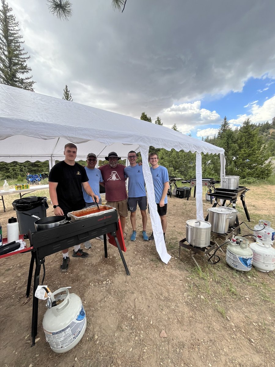 SFSFieldStudy's tweet photo. The staff and sherpas are cooking it up in the kitchen🥓🍔 Thank you for all your hardwork! https://t.co/oX5PXv6Nld