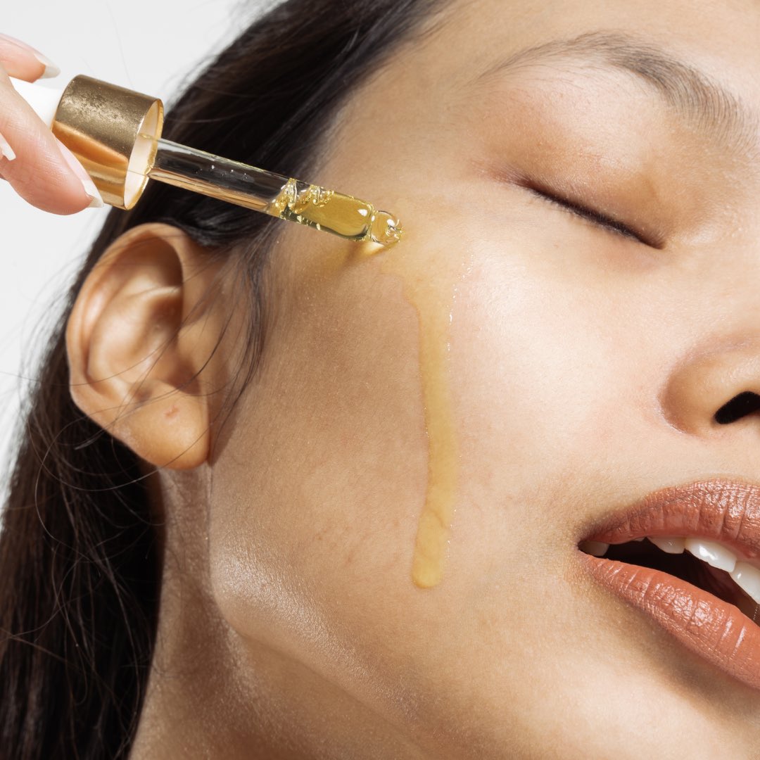 Lynsthetics's tweet photo. Fatty acids are essential for healthy skin! They strengthen the skin barrier, lock in moisture, and protect against environmental stressors. Different fatty acids benefit various skin types: https://t.co/8hCVT75d3n