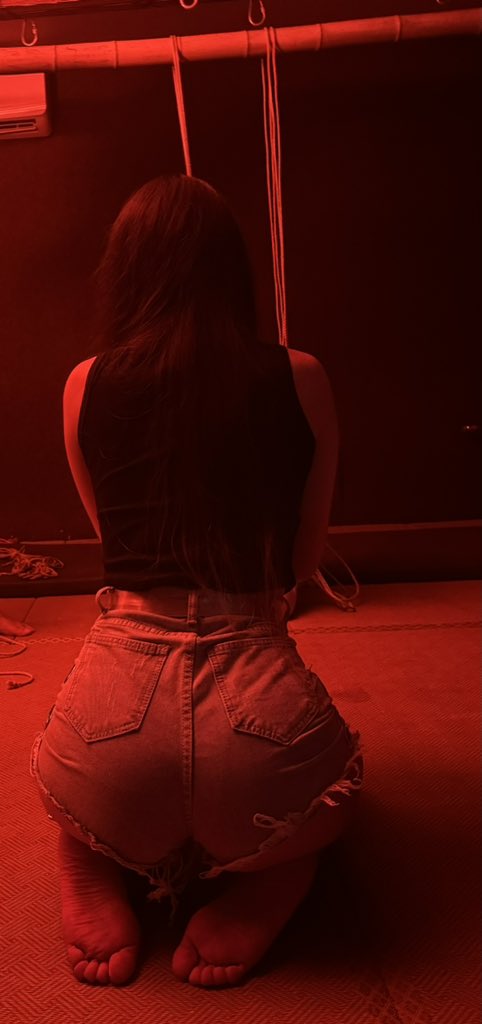 qidianxia's tweet photo. 被女性奴役脏鞋底不断碾着你脸，双手艰难的奉上你的血汗钱跪求上贡，对方给你的只有白眼和鄙视，嫌弃你给的远远不够
#ATM奴 #ATM奴 #吸金 #账单奴 #无脑贡 #报销奴 #人形提款机 #ATM打钱奴 #匿名贡 #压榨奴 #工资奴 #贡奴 #金钱压榨 #女S #狗奴 #账单奴 #贡畜 #无脑贡 #榨金 #大额奴 #女s #喷金 #压榨 https://t.co/sg0w1sA7HE