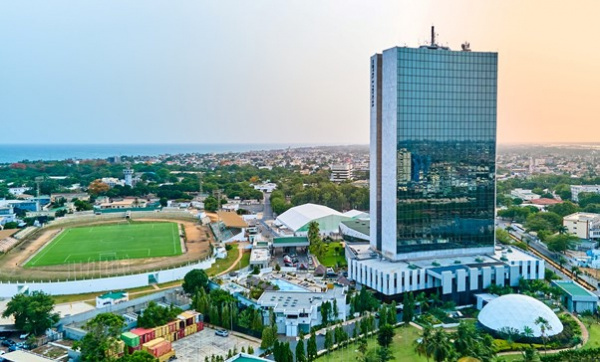 togoreforme's tweet photo. Le Togo prévoit une croissance de 6,6% en 2024, avec une inflation en baisse à 2,7%. Les réformes économiques et les investissements, comme la Plateforme Industrielle d’Adétikopé, stimulent cette dynamique. 
#Togo 
#Économie 
#Croissance

https://t.co/Hir00zMzEt https://t.co/0RaU4FunI2
