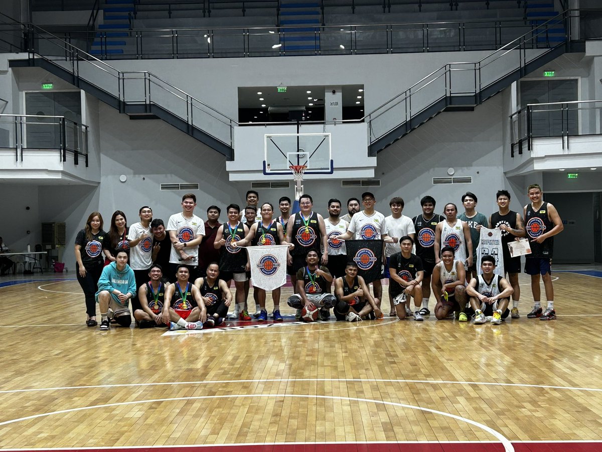 vxonc13's tweet photo. 1 Day League was hella fun!!! <3 https://t.co/uD3KySwpoB