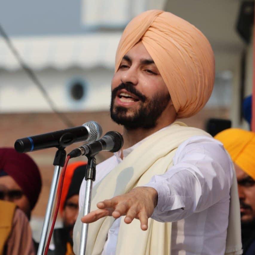 ਤੇਰੇ ਡੁੱਲੇ ਲਹੂ ਨੇ ਹੀ ਨੌਜਵਾਨੀ ਨੂੰ ਜਗਾਇਆ ਆ ਬਾਈ ਅੱਜ ਸਾਡੇ ਨੌਜਵਾਨ ਤੇਰੀ ਦੱਸੀ ਹੋਂਦ ਦੀ ਲੜਾਈ ਲੜ ਰਹੇ ਆ ਪਰ ਤੇਰਾ ਘਾਟਾ ਪੂਰਾ ਨੀ ਹੋਣਾ 💔
#DeepSidhu