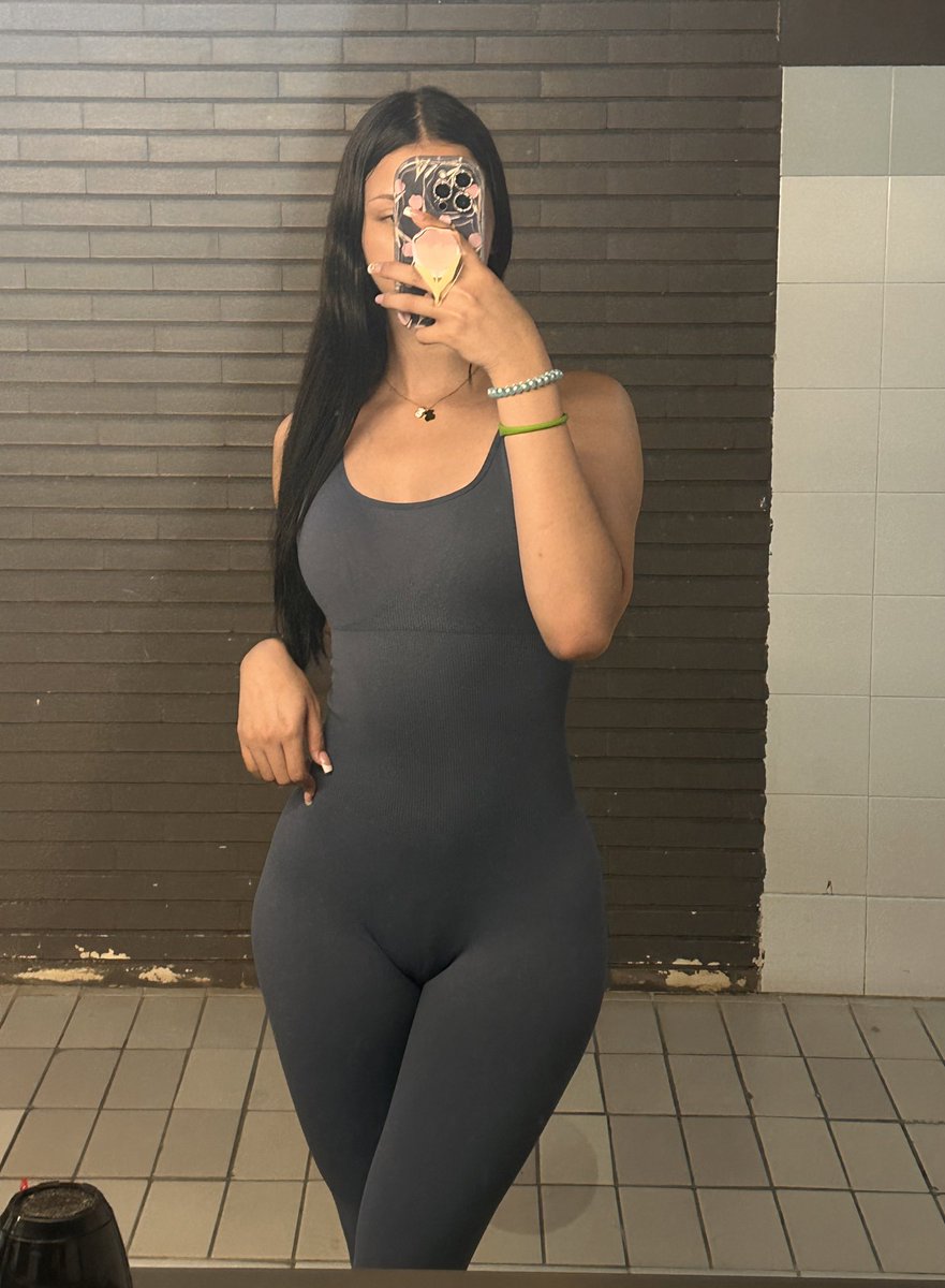 Canelamf's tweet photo. Que bien me veo gastándome tu dinero en ropa para el gimnasio😂

findom paypig sumisos financieros https://t.co/KoivfE5V4g