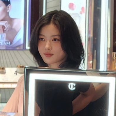 HER CHEEKS 😭🤏🏻 A REAL LIFE DOLL INDEED