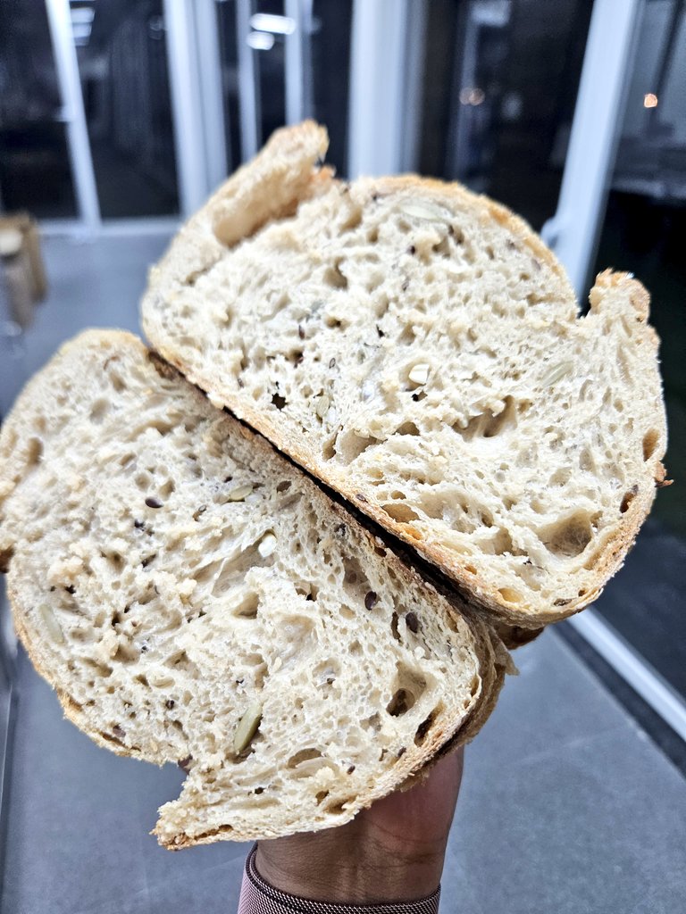 StutiAgarwal23's tweet image. Tried a small batch of #Multiseed #Sourdough Loaf. It has poppy seed, flaxseed, seasme, pumpkin seed &amp;amp; sunflower seed.