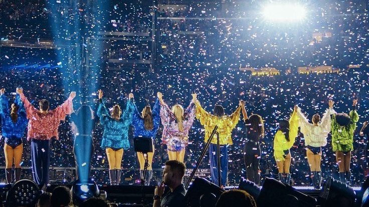 hotmessjunk's tweet photo. Happy 100th show of the eras tour for those who celebrate !! https://t.co/02XvGoG2XE