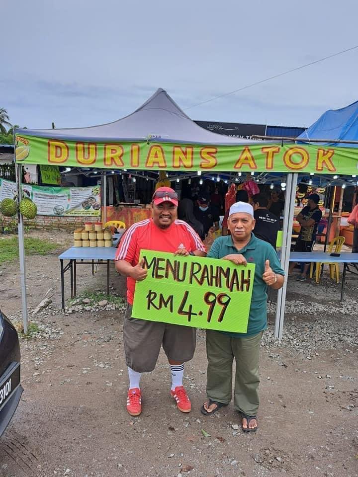 MalaysianFoods's tweet photo. Port Durian Rahmah RM4.99 kembali lagi dekat Shah alam!!!

Kepada sesiapa yang nak menikmati durian kampung dan durian kahwin dengan harga mampu milik boleh lah singgah ke Durians Atok. Dekat sini jual sebiji bukan timbang KILO tau. Udang Merah Gred RM10 sebiji! Memang murah, jommm serbuu😍

Delivery : https://t.co/ZktTElkvtx

📍 Lot 3718-A, Jalan Kampung Batu 7, Kampung Jln Kebun, 40460 Shah Alam, Selangor