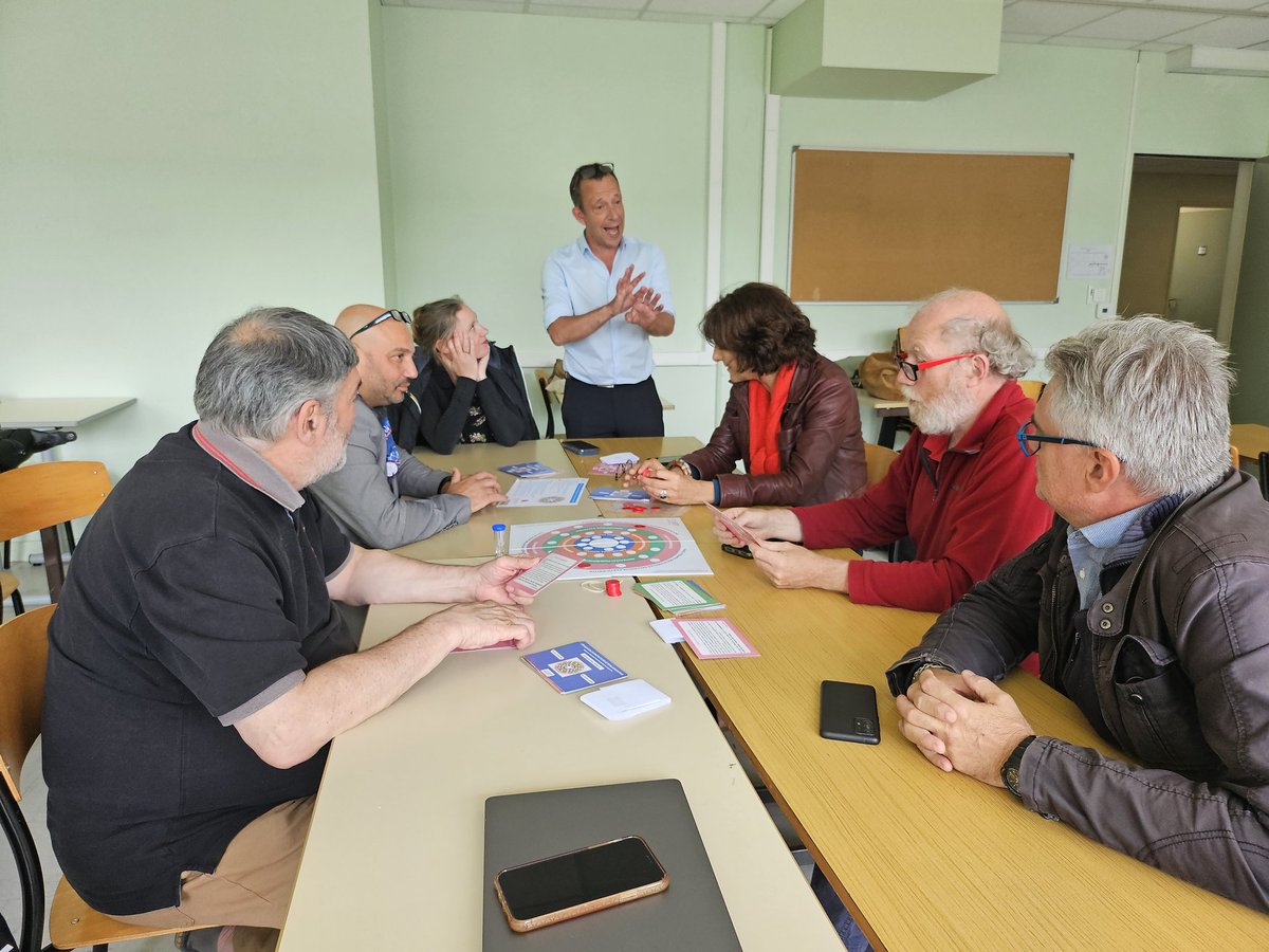 fonjep's tweet photo. Mise en travail autour de #évaluationcoconstruite
Bâtir un #glossaire pour se comprendre @MJCdeFrance @FamillesRurales @centresociaux @MRJC_com @Elisfa_ @ComLECGS @AssoUFCV @MathildeGouget @urhajcentrevaldeloire @villedetours @UsgpRCVL https://t.co/D7kADzs8Dp