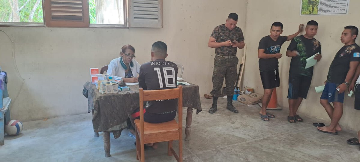 Brigada Médica Cubana en Guatemala Flores Petén Norte.
Se realiza Jornada Médica en Unidad Militar San Andrés a manos de la Dra María de los Ángeles .
Seguimos llegando a casa rincón donde se nos necesita y siempre con gran reconocimiento y agradecimiento.
#CubaCoopera