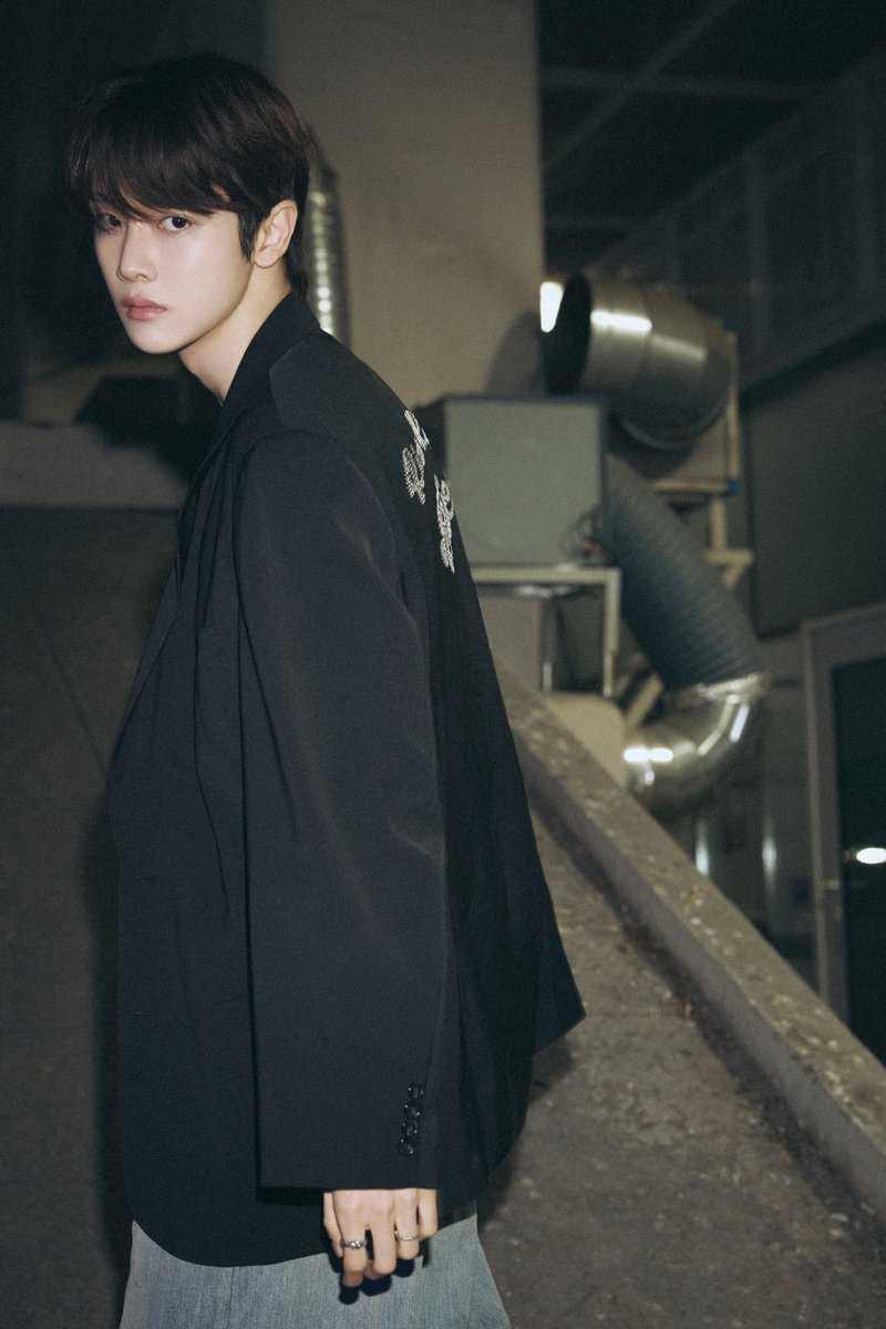 RIIZE_official's tweet photo. WHO FOUND THAT BASS? #2

RIIZE 라이즈 【RIIZING - The 1st Mini Album】
➫ 2024.06.17 6PM (KST)

#RIIZE #라이즈
#SUNGCHAN #성찬
#RISEandREALIZE
#BoomBoomBass #RIIZE_BoomBoomBass
#RIIZING https://t.co/hwuqs6cnlH