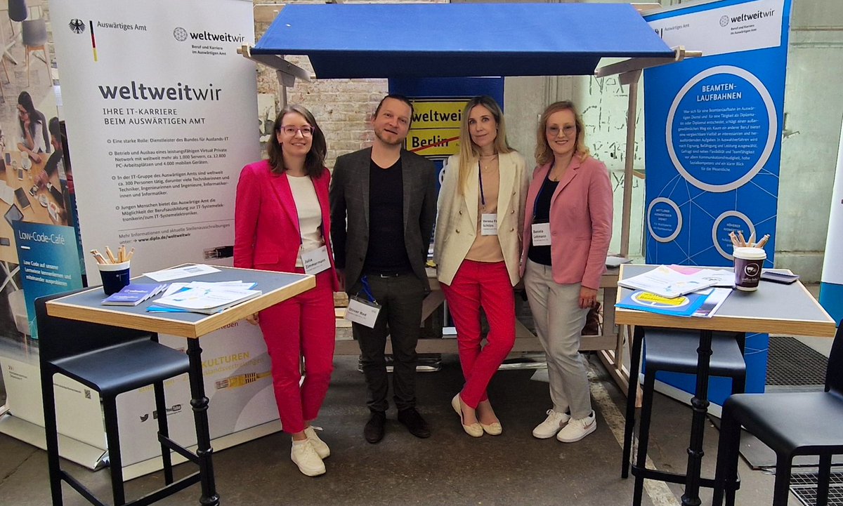 Danke <a href="/CreatBureauFest/">Creative Bureaucracy Festival</a> für die Möglichkeit das <a href="/AuswaertigesAmt/">Auswärtiges Amt</a> der #Zukunft vorzustellen und mit vielen Interessierten und Gleichgesinnten über innovative Verwaltung zu sprechen🙌 Danke an mein Team für Vorbereitung und Umsetzung #bestTeamEver