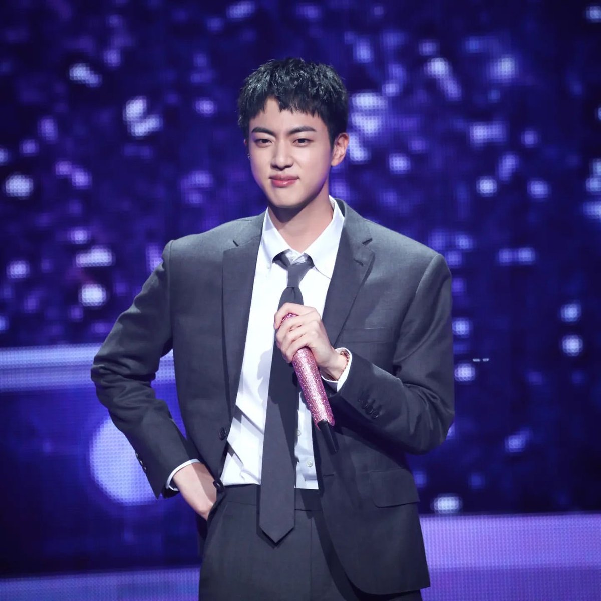 charts_k's tweet photo. Jin on Instagram https://t.co/zAETGbAsfc
