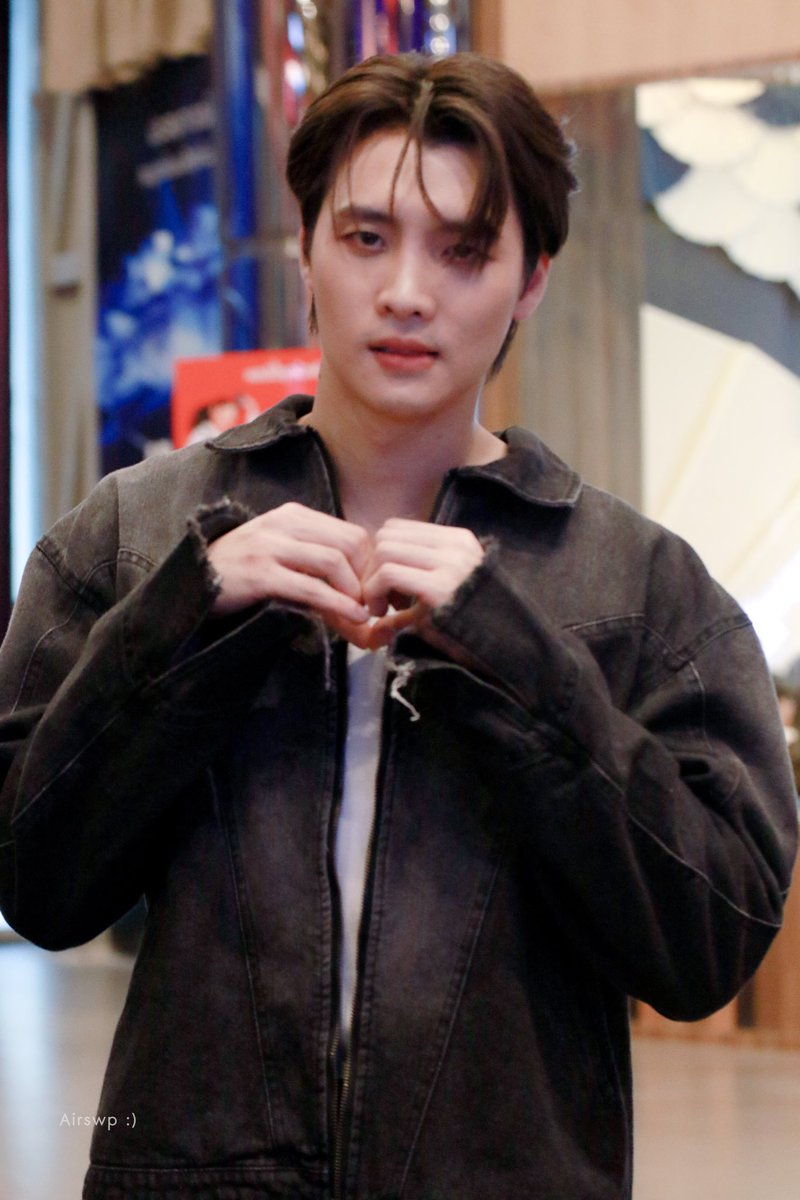 Airswp_'s tweet photo. หยุดกัดปากเดี๋ยวนี้…. จาขิตตตต

@m34nismind 

#MeanPhiravich #MeanTro
#9entertainAwards2024 https://t.co/eQ00lBYwew