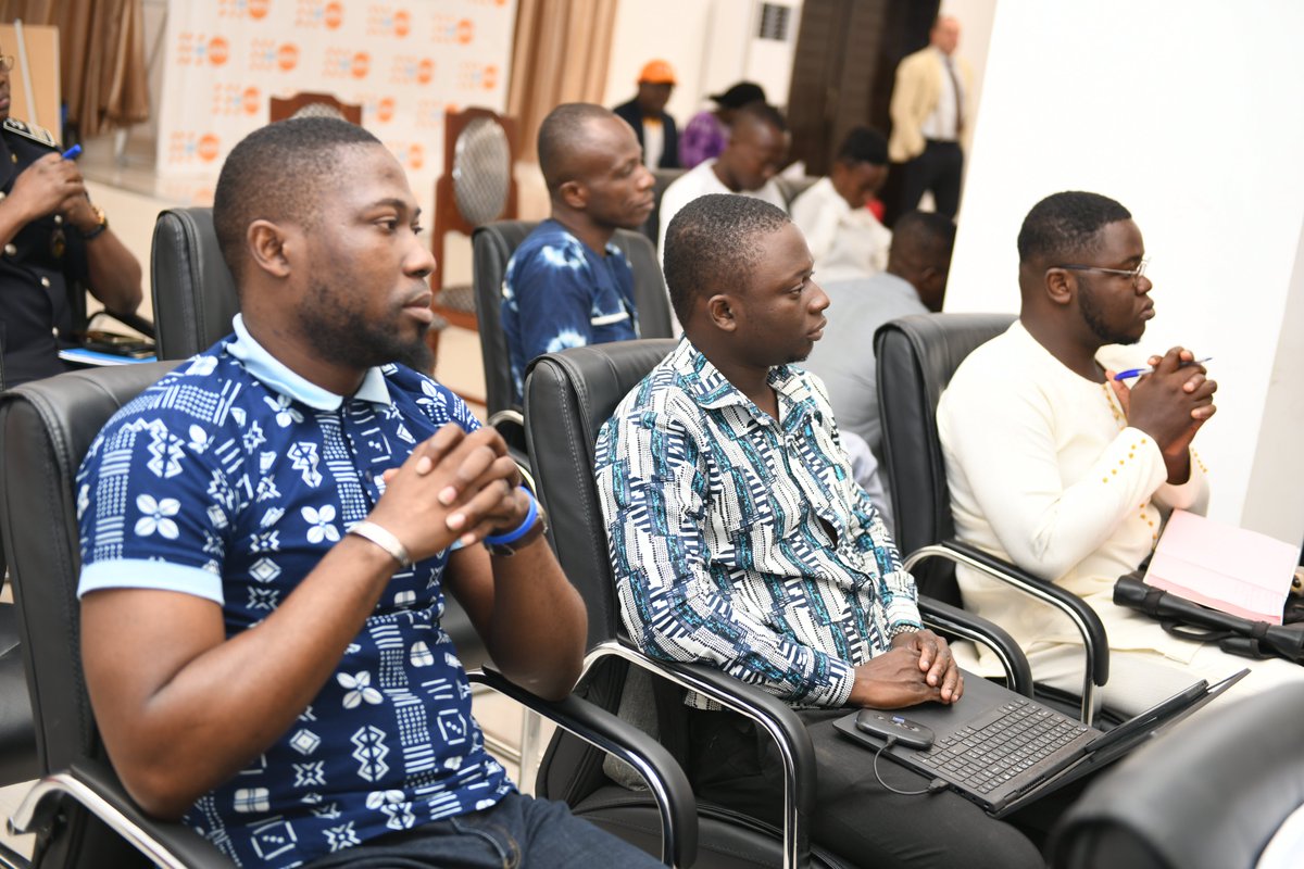 Session de renforcement des capacités nationales en matière de Jeunesse, Paix et Sécurité en Afrique de l'Ouest ! ️Le Bénin🇧🇯 accélère la marche vers la création d'une coalition nationale.
RDV demain pour la mise en route
#Jeunesse 
#Paix 
#Sécurité