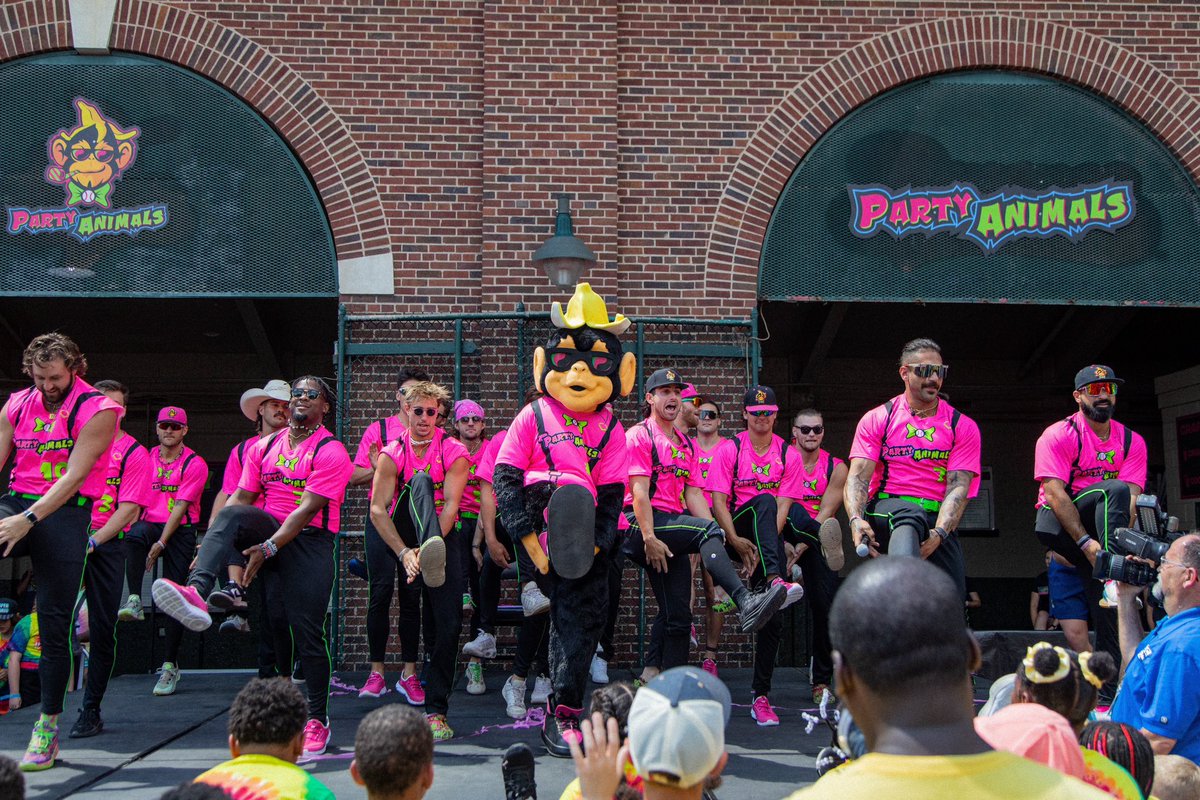 ThePharty's tweet photo. Itβs almost time to party! Are you ready?! π₯³
#bananaball #pharty #partyanimals #mascot #baseball #partyon #entertainment https://t.co/Oiy6KQxfn7