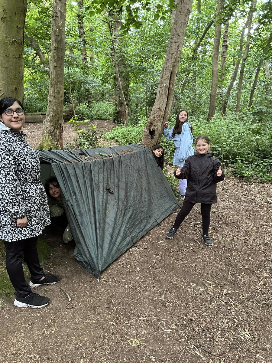 Bush crafting in the woods! <a href="/paganelschool/">Paganel Primary</a>