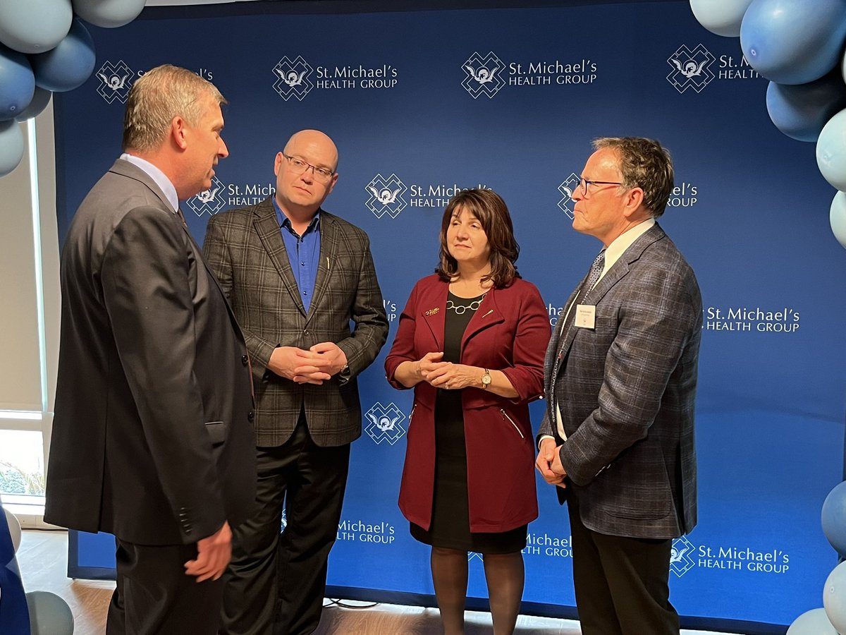 AdrianaLaGrange's tweet image. was a pleasure to be at the grand opening of St. Michael’s Fenwyck Heights last night with Minister @SearleTurton in Spruce Grove.

St. Micheal’s will deliver the perfect blend of independence and supportive services to 170 seniors. 

Thank you for the great event!