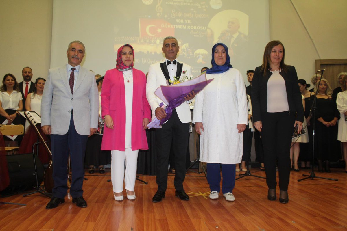 İl Müdür Yardımcımız Sayın Şefika Biçer;
📌Mamak öğretmenler korusu sene sonu konserine katıldı. 
<a href="/tcmeb/">Millî Eğitim Bakanlığı</a> 
<a href="/kocakysr/">Yaşar Koçak</a>