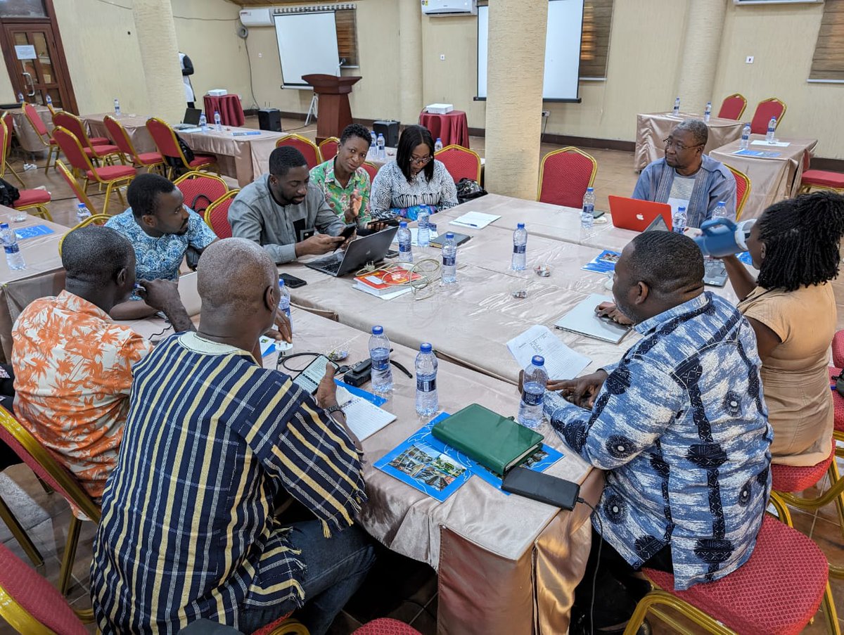 WHOGhana's tweet photo. Thanks to @FCDOGovUK, we are supporting @mohgovgh to develop a framework for health security in #Ghana.

This will help to build an inclusive, innovative, integrated &amp; futuristic mechanism for preparedness, detection &amp; response to public health threats in an all-hazards approach. https://t.co/i0dUWV4ziR