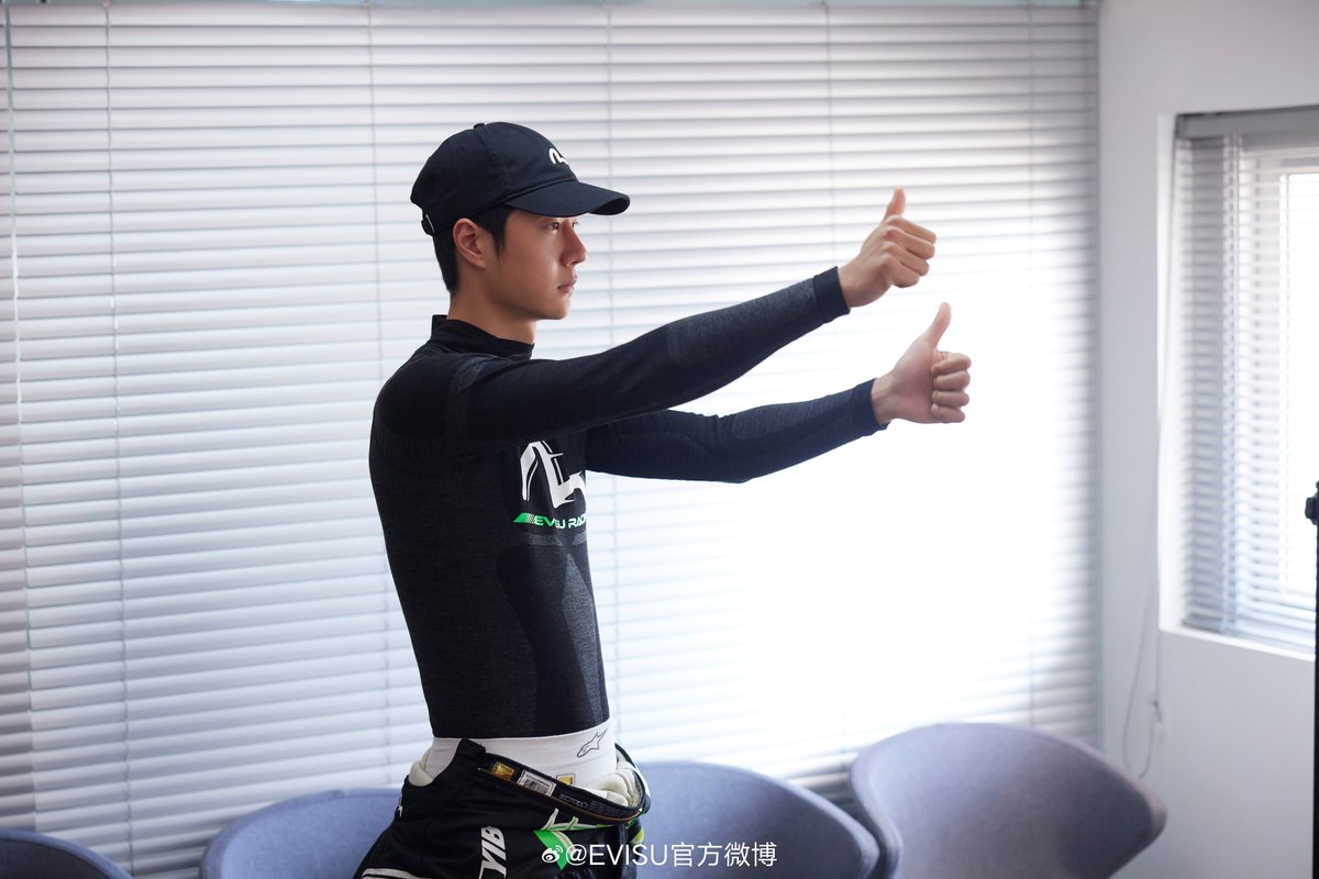 Yibo_Thailand's tweet photo. 240613 | EVISU weibo update
ก่อนที่จะเริ่มเข้าสู่สนามแข่งรถสุดเจ๋ง การฝึกซ้ำ ๆ ถึงจะเป็นไปตามธรรมชาติ มีความรักอยู่ในใจ โฟกัสไปที่ความพยายาม EVISU เป็นแรงหนุนช่วย #หวังอี้ป๋อ เร่งเครื่องค้นหาความเป็นไปได้ที่มากยิ่งขึ้นไปด้วยกัน 

#WangYibo #YIBO85 https://t.co/4N4KYAk8x9