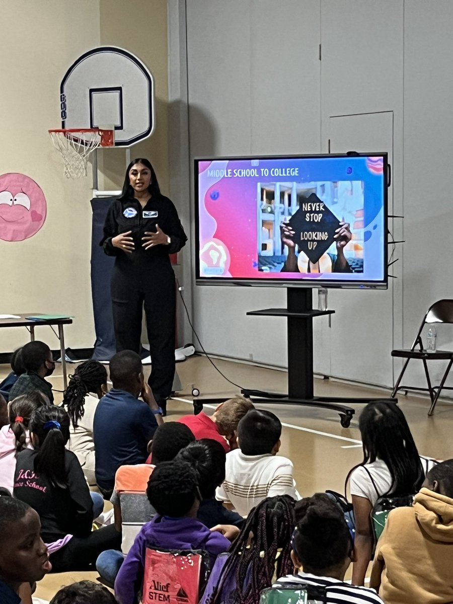 bettytgeorge's tweet photo. Manju Bangalore, astronaut in training, Miss Oregon 2023, writer, actor, and model, speaks to our #AliefSTEMCamp24 kids about dreaming big and pursuing those dreams. @aliefstem @AliefScience @PetroskyPirates https://t.co/DnjBSTZ9Uv