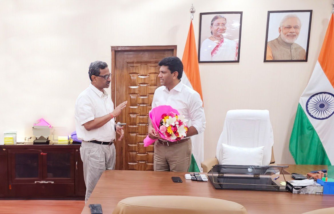 PemmasaniOnX's tweet image. Took over the charge as Minister of State for Rural Development. 

I am grateful to the Hon’ble Chief Minister, Shri Nara Chandrababu Naidu Garu @ncbn and the Hon’ble Prime Minister Shri @narendramodi Garu for providing me this great opportunity to serve the people, especially in…