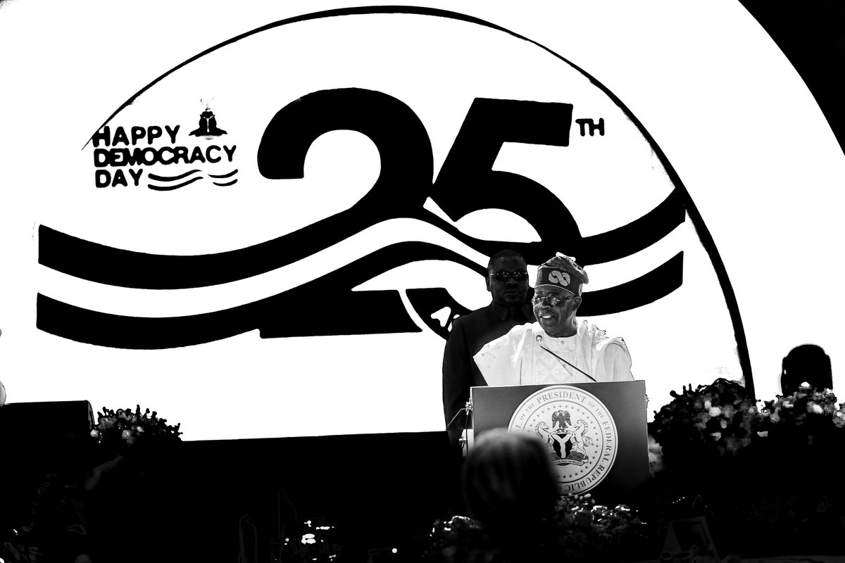 PEBECgovng's tweet image. Celebrating Nigeria's Democracy Day🇳🇬🇳🇬🇳🇬

Yesterday, Dr Jumoke Oduwole @joduwole attended a Statehouse banquet hosted by Mr President, Asiwaju Bola Ahmed Tinubu GCFR @officialABAT to commemorate 25 years of uninterrupted democracy in Nigeria.

#PEBEC #Wemove🇳🇬 #DemocracyDay