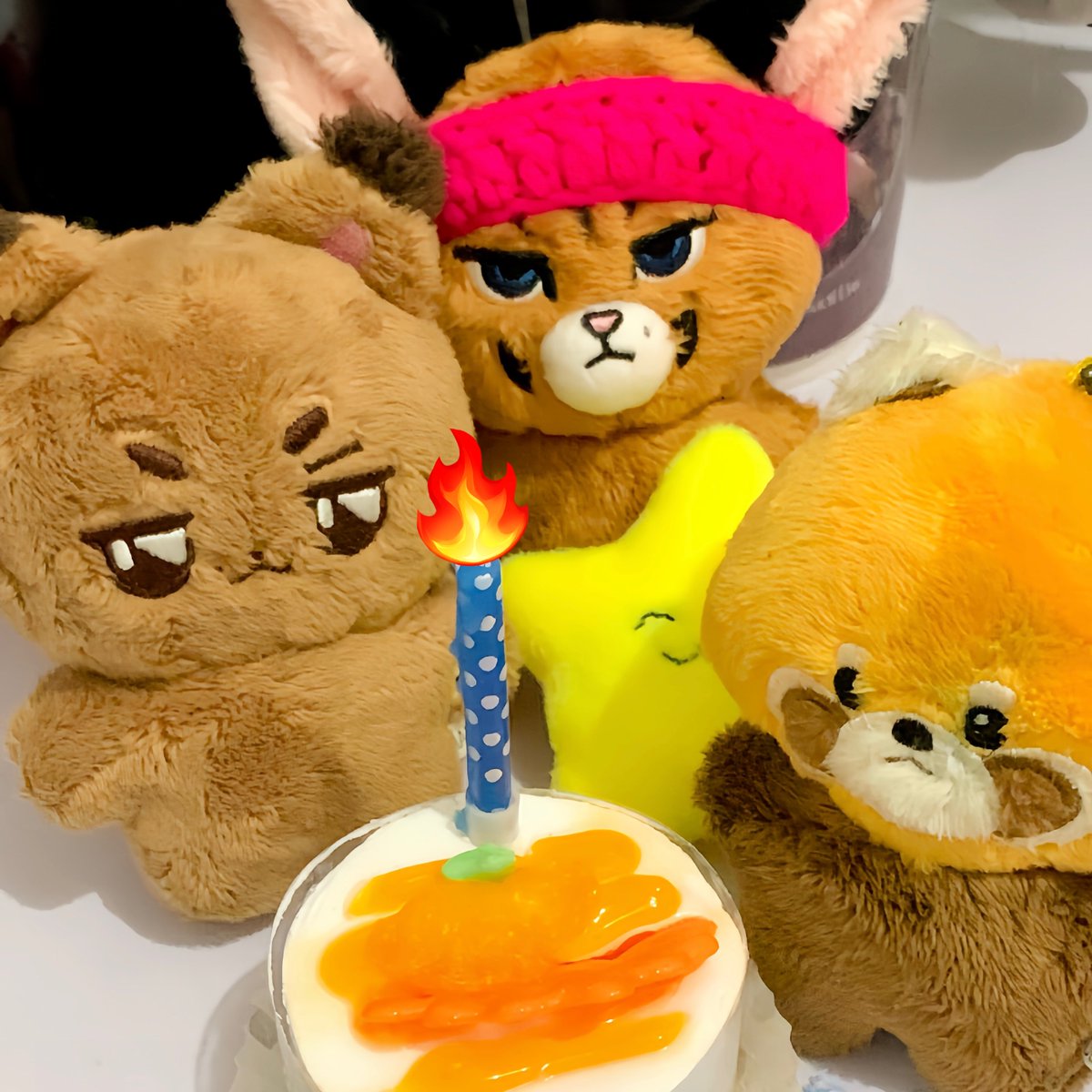 coolcatjyan's tweet photo. happy birthday cintaku sayangku taeil 🥺💛 merayakan bersama anak-anak hihi🩷🐈‍⬛🎂👑
krn ud merayakan 9x, jadi cuma minta cepet sembuh yaaaa~ cepet balik lagi~ semoga masih ada kesempatan buat ketemu lagi nanti💛

#HAPPYTAEILDAY 
#614_ONAIR_TAEILDAY
#다들주목_해피벌쓰태일_헤헷 https://t.co/AhvQcu2gMA