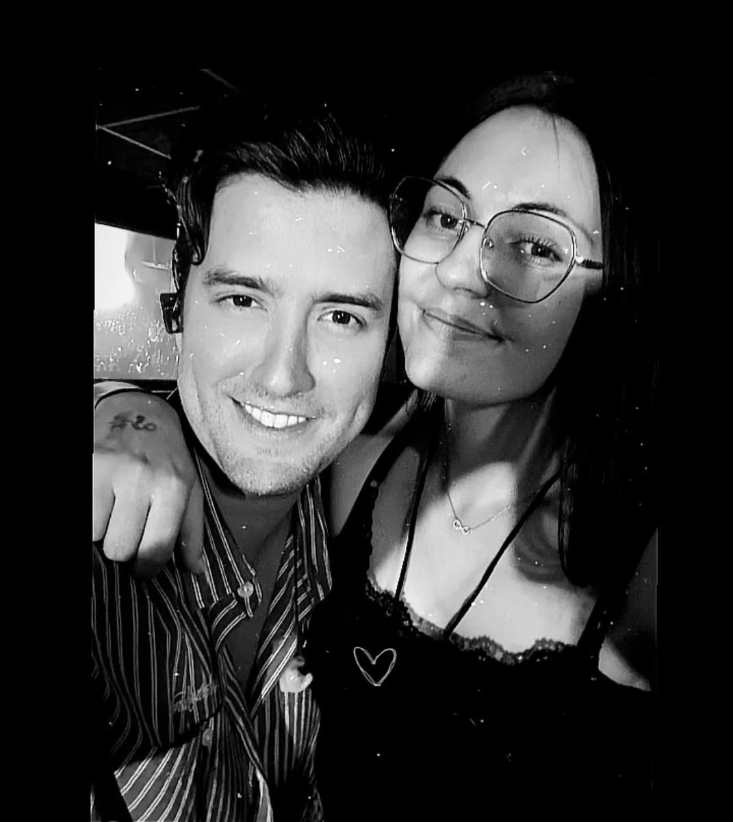 r0xvne__'s tweet photo. I'm totally under Logan's spell. 
If you go to Milan tonight, tell him that his WWG Paris loves him, that he saved me and that I miss him terribly !! 

#BigTimeRush #LoganHenderson 
#BigTimeRushMilan
#bigtimerushparis https://t.co/319sWnMTXL