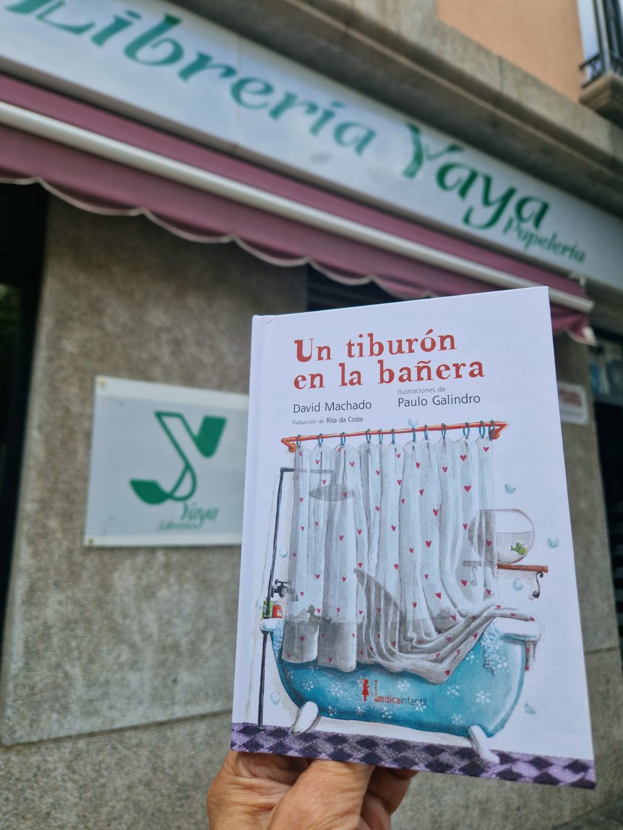 LibreriaYaya's tweet photo. #untiburonenlabañera #davidmachado @Nordica_Libros 🎨Ilustraciones de @PauloGalindro
Un tiburón en la bañera es un hilarante clásico moderno de la LIJ portuguesa, para niños y niñas que ya prefieren leer solos.
#LibreriaYaya #arucas #LasPalmasDeGranCanaria https://t.co/WahPFWy5JO
