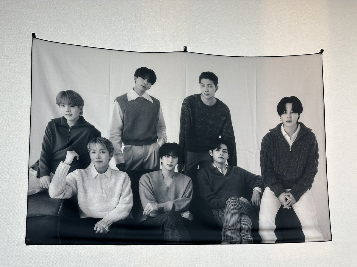 석지니 덕에 행복했고 즐거운 페스타였습니다. 
기분좋은 빛 
💜Rt+해시 추첨 1분께
미개봉 모노크롬 패브릭 포스터 드릴게요
#2024BTSFESTA #BTS11thAnniversary 
#우리집으로돌아왔진
#기다려줘서고마워아미
#11주년도함께해줘서고마워요🎉