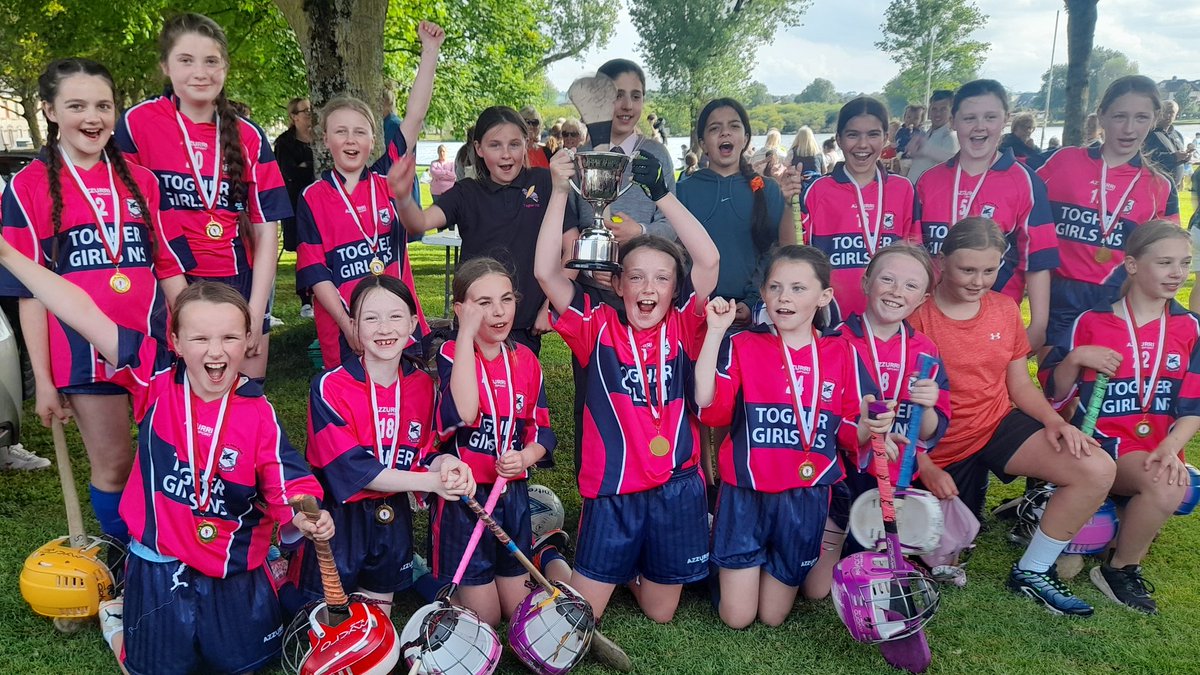 TogherGirls's tweet photo. The smiles on the faces of the @TogherGirls #LoughLeagues camogie panel tells of an amazing night organised by @the_Barrs.
We are blessed to be part of an amazing community. @ryanssupervalu @LoughCU @deirdreforde @cllrkmac @ActiveFlag @CorkSports  @SeandunCamogie #volunteer https://t.co/ooVyu0QOJf