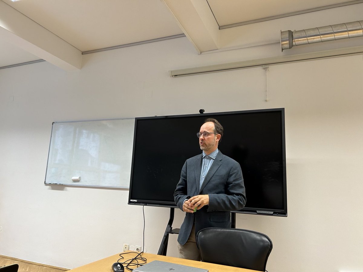 Dr Andrej Matić delivered a thought-provoking lecture today in Ljubljana on the potential interactions and spillover effects between #CSDDD and a prospective #UN treaty on #bizhumanrights. Many thanks, Andrej, for an excellent presentation! <a href="/EUHRABJM/">Jean Monnet Module on EU Human Rights and Business</a>