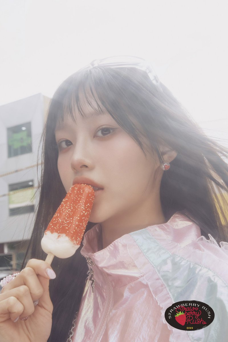 chuu_atrp's tweet photo. [💿]
CHUU 2ND MINI ALBUM [Strawberry Rush]

🎧2024.06.25 6PM (KST)

Catch the trophy🏆

#CHUU #츄 #Strawberry_Rush #스트로베리러쉬 https://t.co/pIv9AQcPXs
