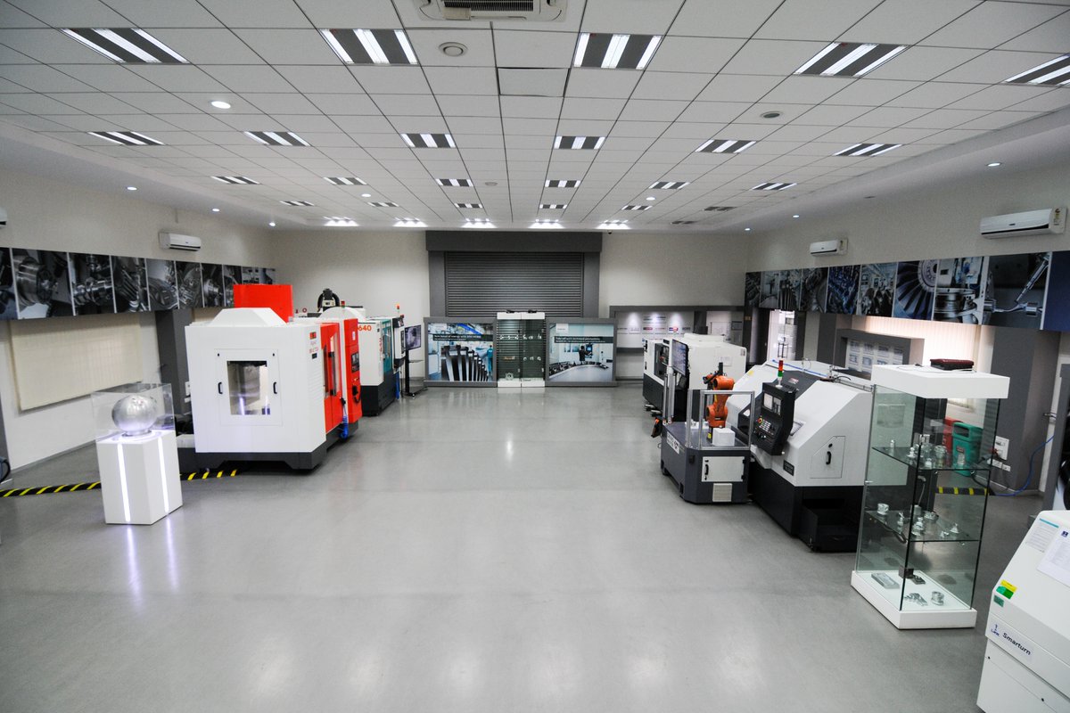 AutomatedCowboy's tweet image. Avail special trainings and information on #SINUMERIK operation, maintenance and digitalization solutions with our upcoming on-site training programs at Digital Experience and Application Center (DEX), Bengaluru. Register now for our sessions ➡️ sie.ag/2kjPNR