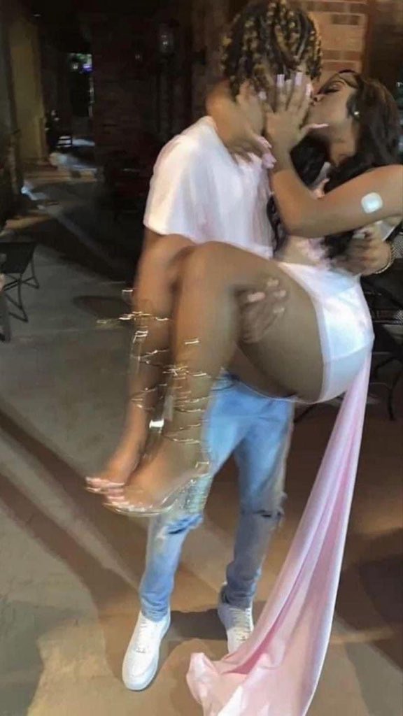 _6signxxx's tweet photo. just us 👩🏽‍❤️‍💋‍👩🏾🤞🏽 https://t.co/5UI01j8AVA