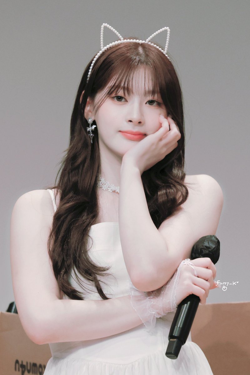 Furry_k_'s tweet photo. 🍑
#행운_가득할_세은이의_여름
#Happy_princesseun_day

태어나줘서 고마워💓

#STAYC #세은 #스테이씨 #SEEUN 
#공주와또 https://t.co/50qLnmcemE