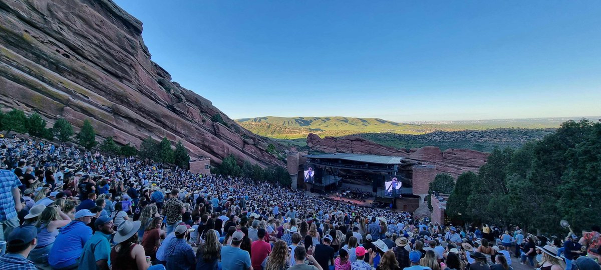 usheruHQ's tweet image. The usheru team had a lovely time in Denver at Event &amp;amp; Venue Marketing Conference (EVMC)! We sponsored a panel called "Becoming One Team to Fill Every Seat."

We also made sure to take a few photos while there!

#EVMC #SpectatorSports #Arena #Stadium #Stadia #LiveEntertainment