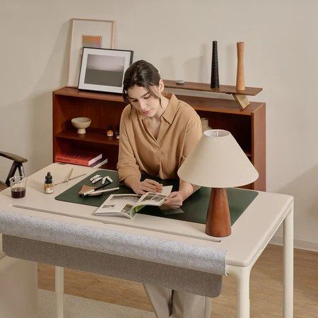AndroidGuys's tweet photo. Elevate your home office setup with the new Tenon Mini from Beflo! This compact, smart desk offers effortless height adjustments and sleek design. Pre-order now for a clutter-free workspace. #homeoffice #smartdesk #Beflo https://t.co/4mcaglc2e2 https://t.co/Qb8DIBWgax