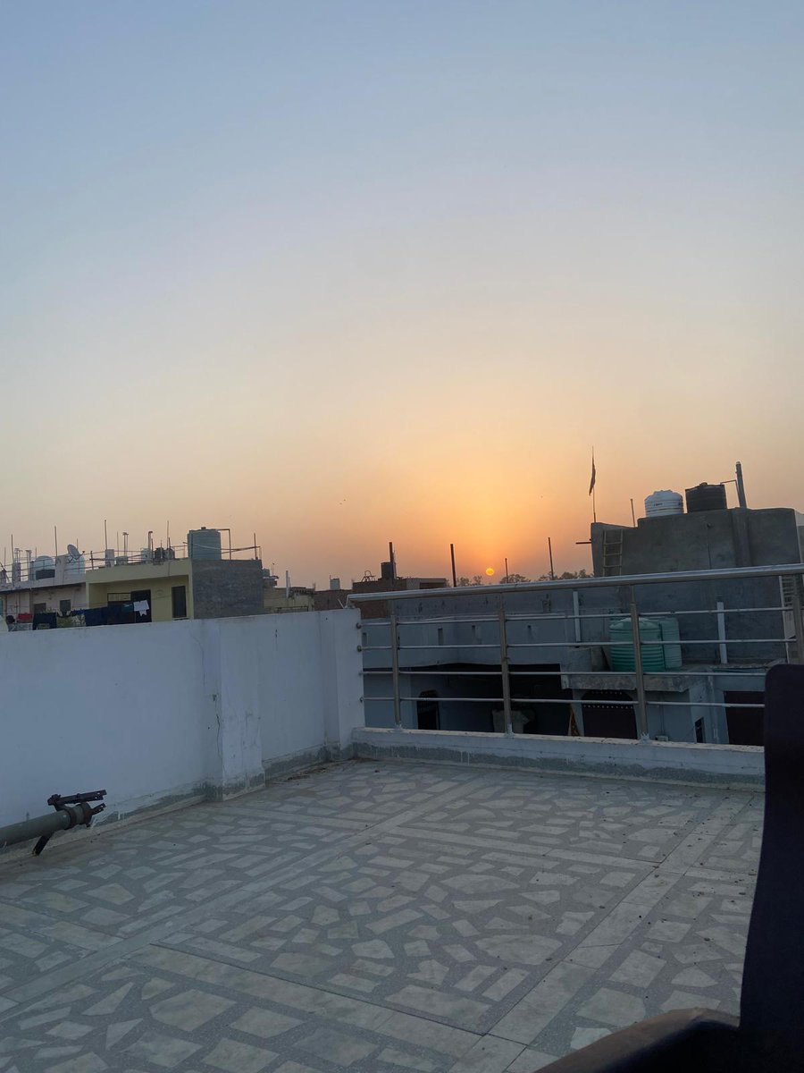radhya_pen's tweet photo. Delhi soothing sunrise @5:30am ..After that it's hell 😀
#ChávezSoyYoChávezEresTu https://t.co/h3iPcVhi4J