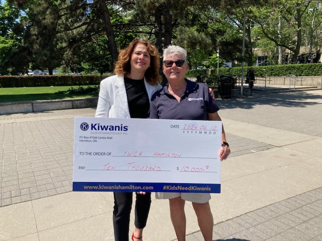 KiwanisEast's tweet photo. Helping agencies that significantly impact our community with their fundraising goals! @YWCA_Hamilton #KidsNeedKiwanis https://t.co/ivOFoCBn6Y