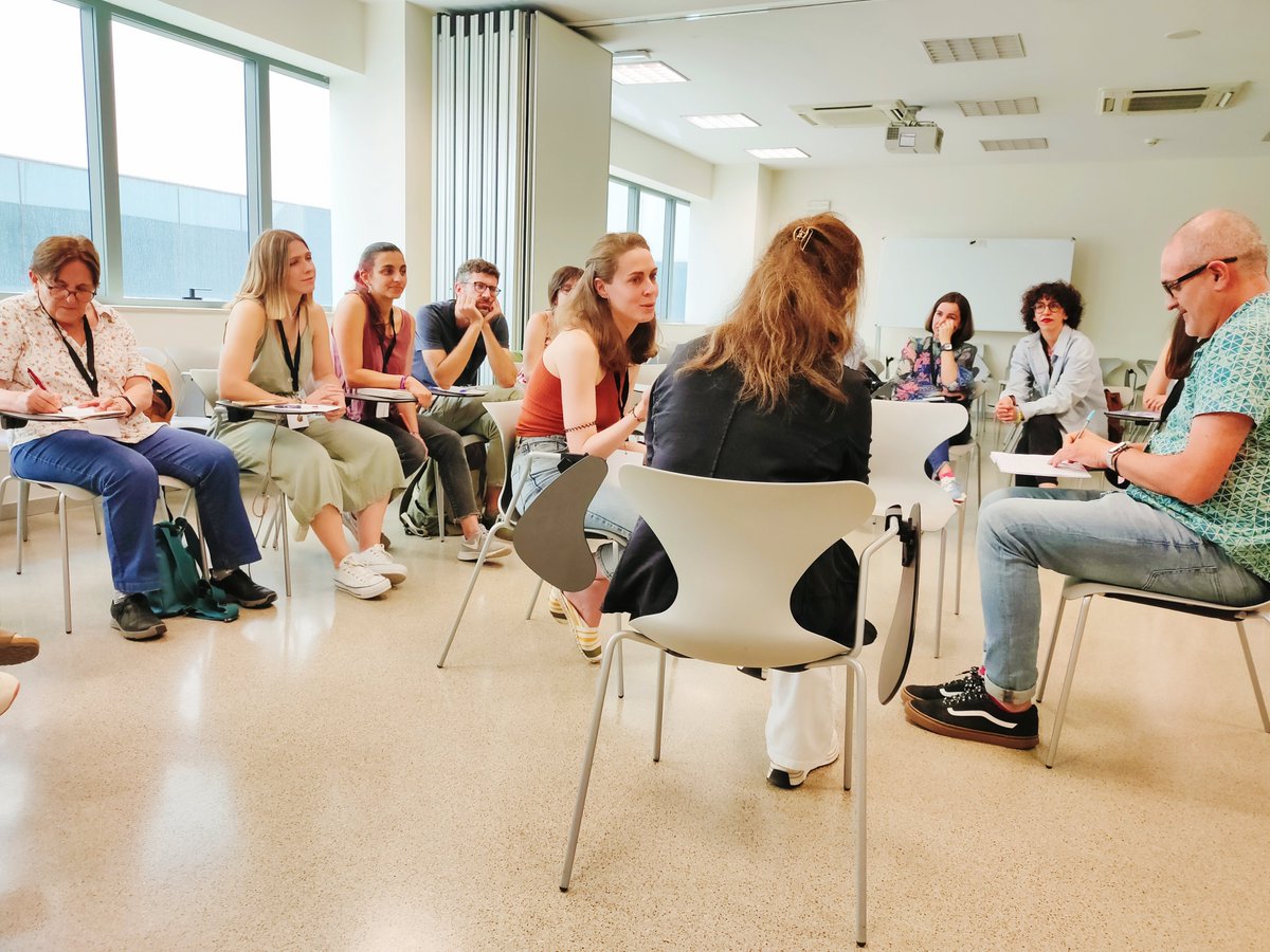 Gloria Santos (@glo_nursing) on Twitter photo 👥Taller: La participación y la acción comunitaria fuera del ámbito sanitario
👥"Técnica de la pecera", creatividad-reflexionar: ¿Qué necesitamos saber de nuestro entorno en procesos comunitarios de #salud?
<a href="/Judd___/">J U D I T</a> <a href="/PACAPfederal/">PACAP</a> #PACAP24
#ENFERMERAS #EFYC 👥Taller: La participación y la acción comunitaria fuera del ámbito sanitario
👥"Técnica de la pecera", creatividad-reflexionar: ¿Qué necesitamos saber de nuestro entorno en procesos comunitarios de #salud?
<a href="/Judd___/">J U D I T</a> <a href="/PACAPfederal/">PACAP</a> #PACAP24
#ENFERMERAS #EFYC