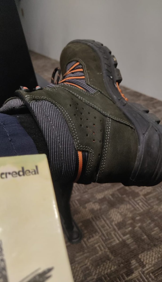 Boot_44_'s tweet image. 🥾📚

#Boots #BootLovers #BootStyle #BootAddict #BootFetish #BootLover #FashionBoots #BootWorship #DailyBoots #feet #FootLovers #FootFetish #FeetInBoots #FeetPics #FootStyle #WorkBoots #HardWorkingFeet #BootsAtWork