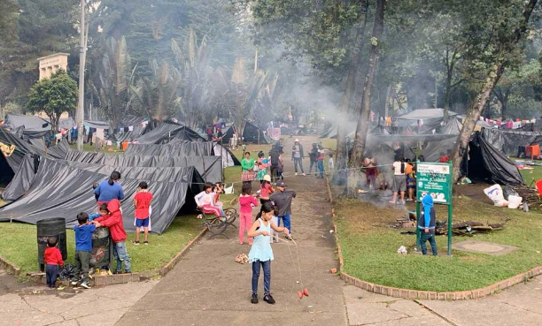Frankzm's tweet photo. Los colombianos sabemos que la prioridad del actual gobierno no son  nuestros niños.
Vergüenza de Gobierno.