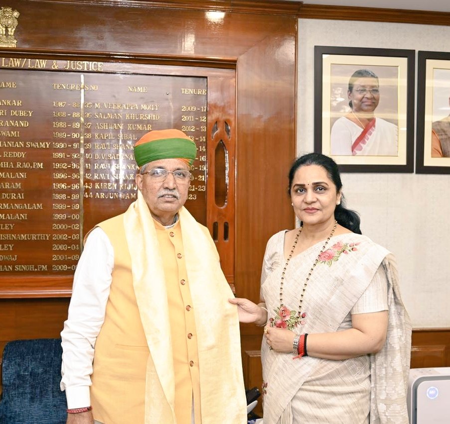 केंद्र सरकार में कानून, न्याय एवं संसदीय कार्य मंत्री (स्वतंत्र प्रभार) बनाये जाने पर श्री <a href="/arjunrammeghwal/">Arjun Ram Meghwal</a> जी को शुभकामनाएं दीं।