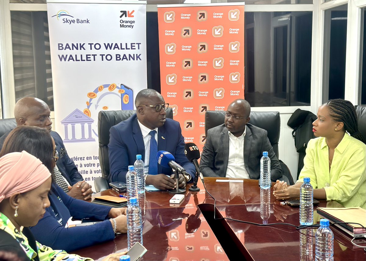OrangeMoneyGN's tweet photo. Lancement officiel de la solution « Accès à ma banque »  avec l’institution bancaire #SkyeBank  ce jeudi 13 juin. Le service disponible  avec 12 banques partenaires.
Rendez -vous sur le menu *144*5# et via l’application Orange Money Afrique.
#om #OrangeMoney #SkyeBank https://t.co/bw1qfGyawF