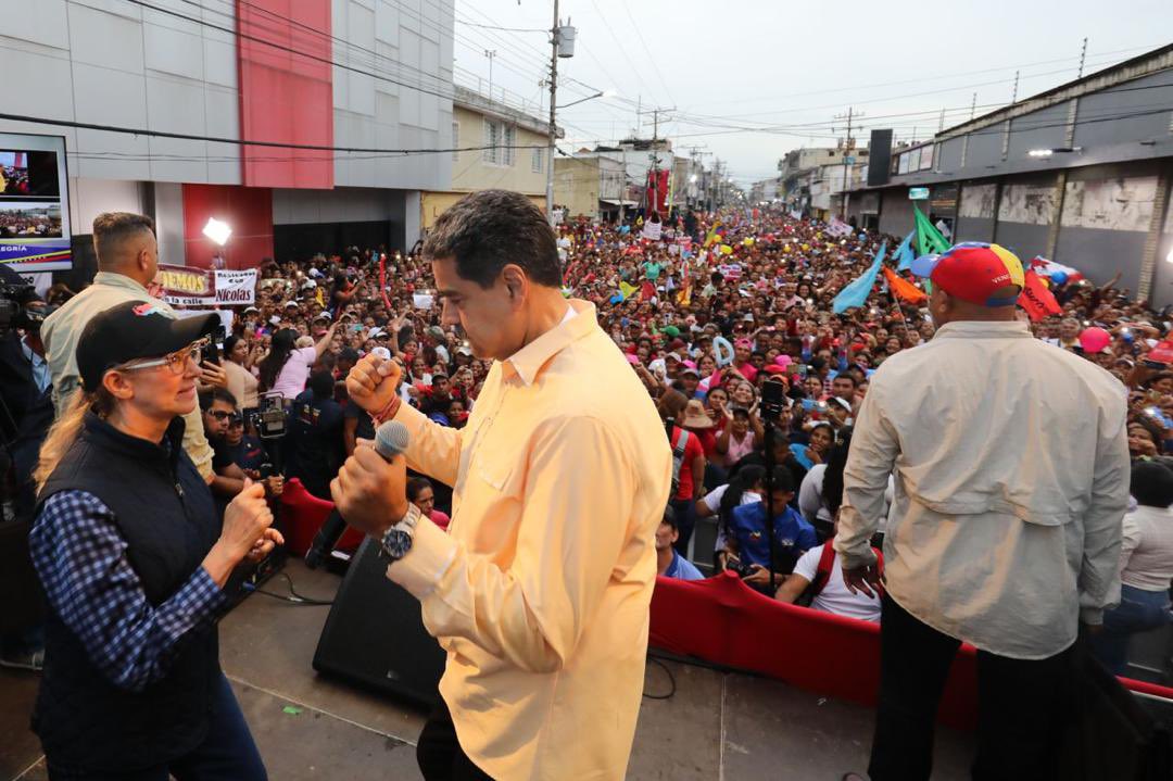 josemvasquez's tweet photo. Extraordinaria demostración de patriotismo y bolivarianismo dio el pueblo invicto de Calabozo en el municipio Francisco de Miranda en respaldo a nuestro Presidente @NicolasMaduro. ¡El próximo 28 de julio gana Nicolás! https://t.co/NREzLvd2tE