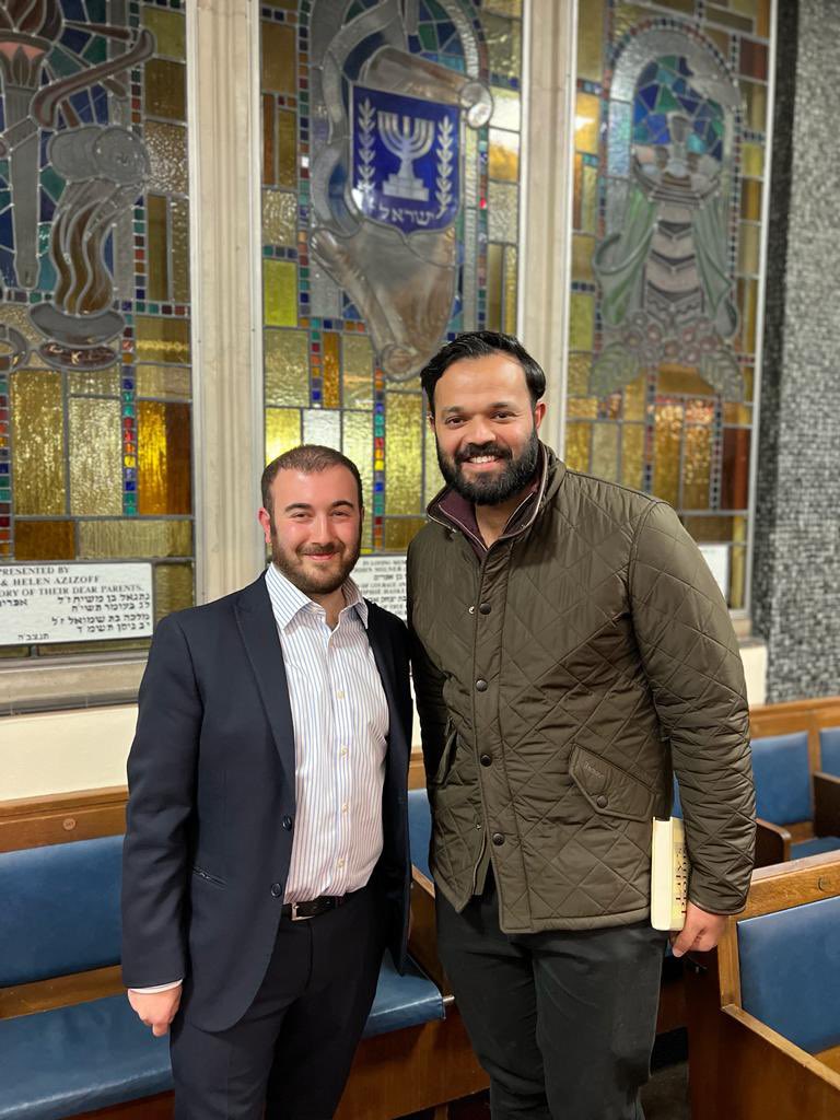 Mendelpol's tweet image. Book launch for @AzeemRafiq30 this evening. 

Delighted to get a mention! Has been good to get to know him in the last few years, and hopefully his experiences - good and bad - lead to something positive, long term

geni.us/AzeemRafiq 

#ItsNotBanter